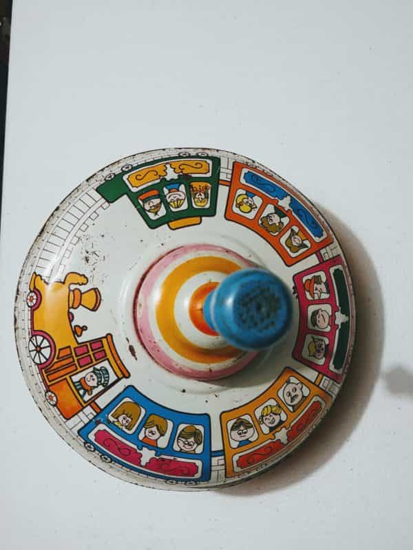 old-train-scene-spinner-top