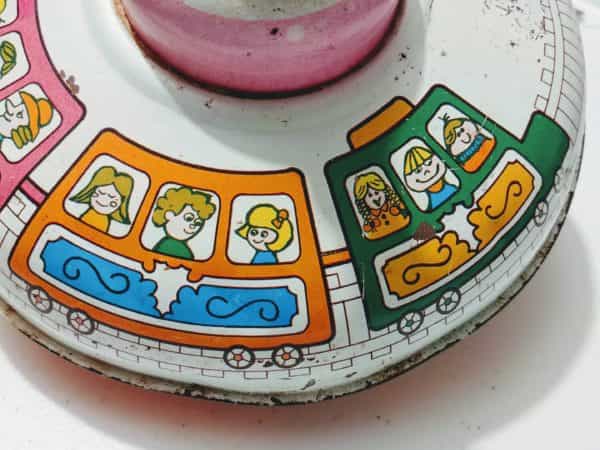 old-train-scene-spinner-top