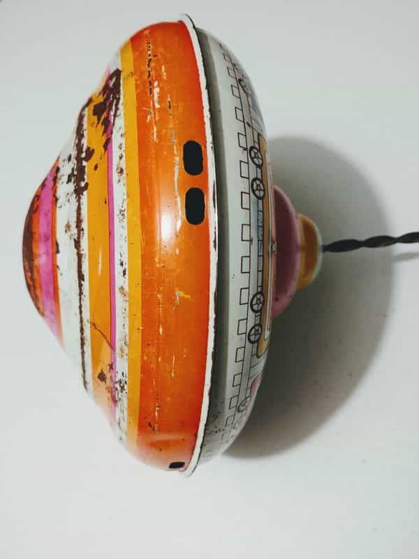 old-train-scene-spinner-top