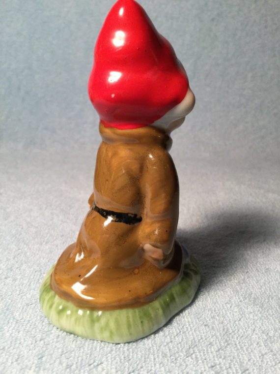 walt-disney-red-hat-dopey-vintage-bisque-figurine
