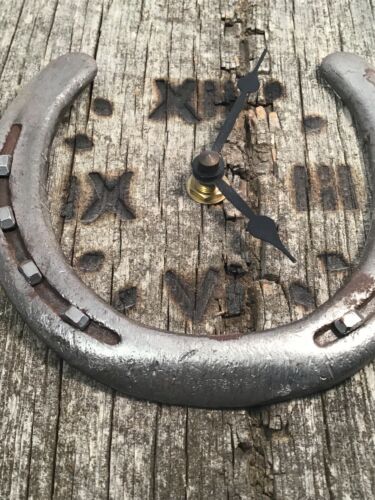 horseshoe-clock-repurposed-rustic-barnboard-cowboy-crafts-by-felz