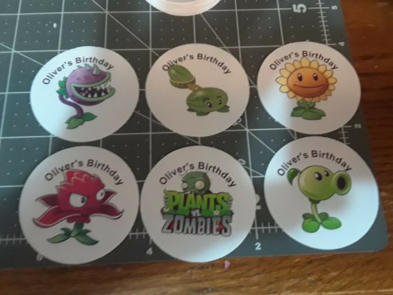 plants-vs-zombies-personalized-cupcake-toppers