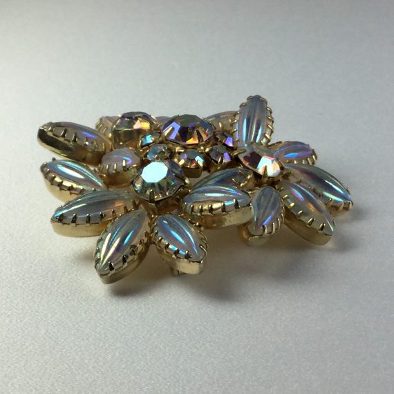 vintage-brooch-iridescent-daisy-flower-cluster-pin