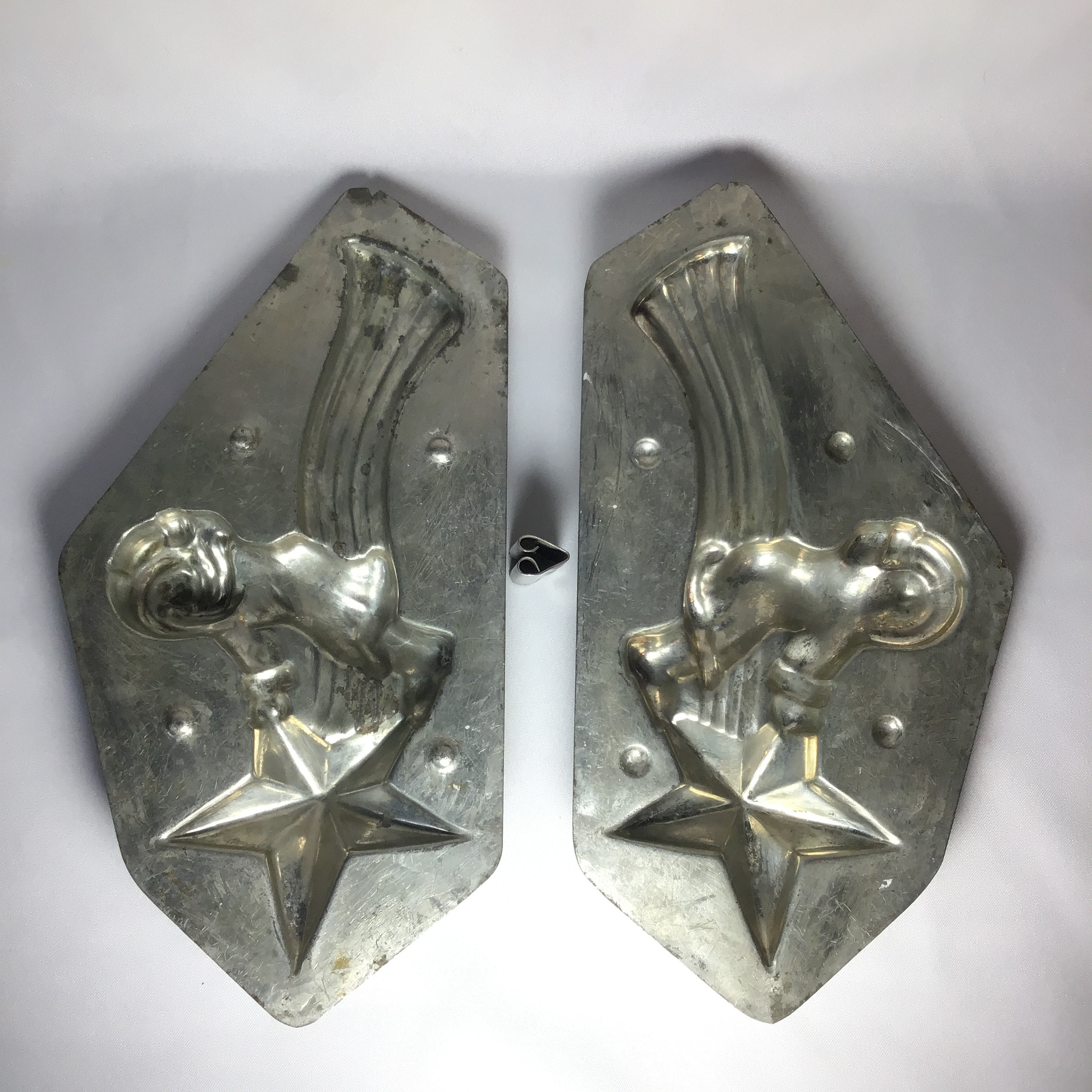 vintage-santa-riding-a-shooting-star-metal-chocolate-mold