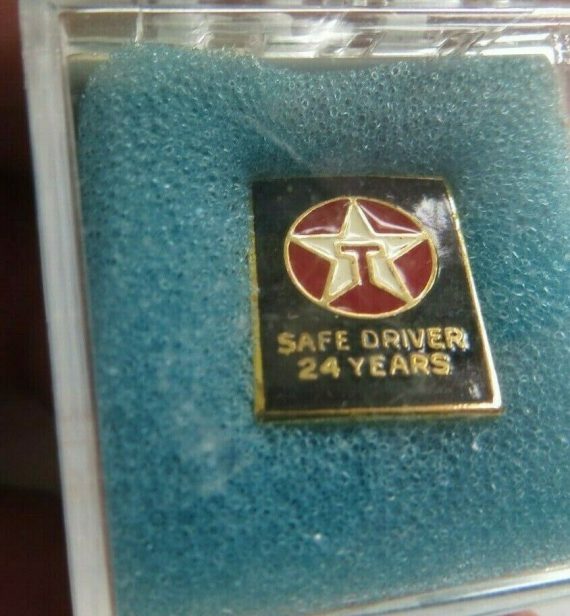 24 YEARS TEXACO GAS & OIL SEMI DRIVER SAFE  DRIVING AWARD LAPEL PIN GOLD FILLED