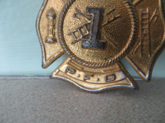 obsolete-early-1900s-cortlandt-hook-ladder-co-p-f-d-n-y-uniform-badge-pin