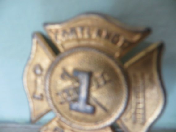 obsolete-early-1900s-cortlandt-hook-ladder-co-p-f-d-n-y-uniform-badge-pin