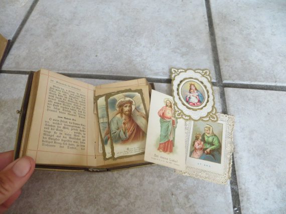 metal-front-cased-felt-pocket-prayer-book-religious-jesus-meini-surversict