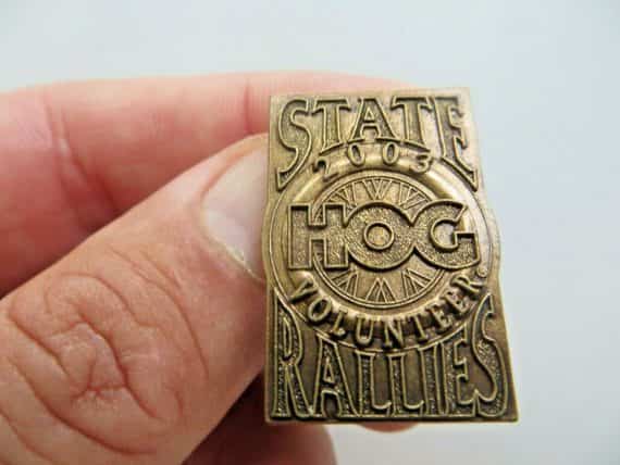 2003-state-hog-rallyvollunteer-dated-biker-motorcycle-souvenier-collect-pin