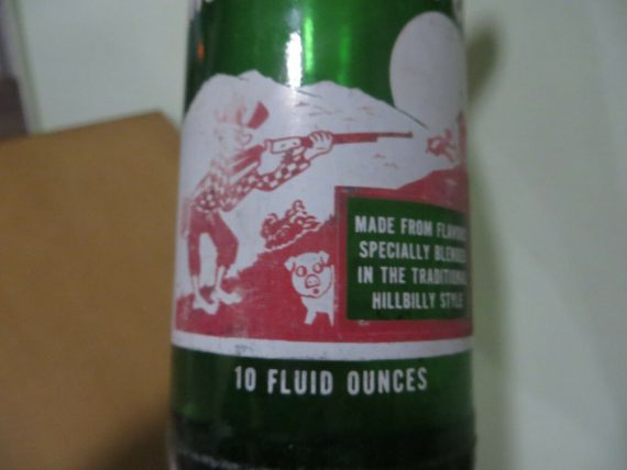 mountain-dew-hillbilly-style-itll-tickle-your-innards-1967-10-ounce-bottle
