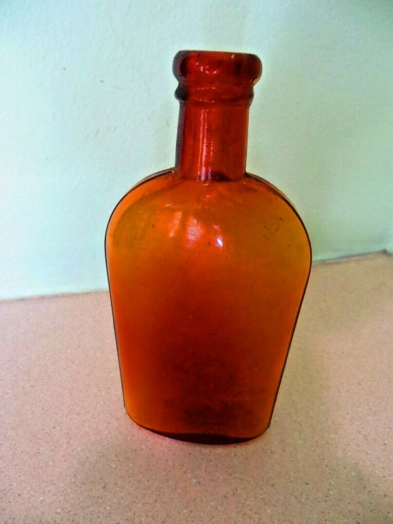 beautiful-vintage-1900s-brown-amber-glass-6-fl-ounce-pocket-flask-bottle