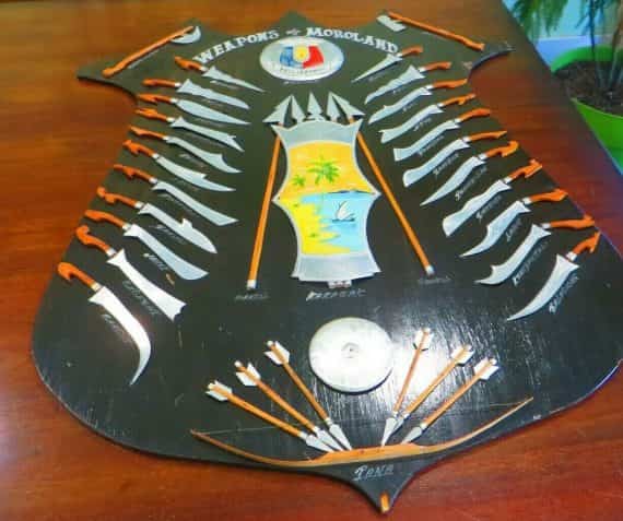 weapons-of-moroland-philippines-wall-shield-plaque-action-figure-sized-knives