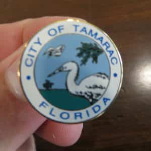 CITY OF TAMARAC FLORIDA WITH WHITE EGRET CRANE BIRD SOUVENIR LAPEL PIN