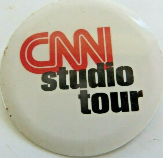 CNN STUDIO TOUR OLD GIVEAWAY TOUR PIN ORIGINAL ADVERTISING TV STATION PIN