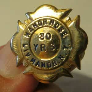 FIRE DEPT. MANOR HOSE 30 YEARS AWARD SERVICE BADGE LAPEL PIN ,LIV. MANOR N.Y.