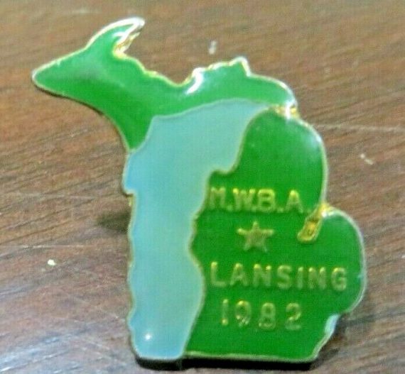 M.W.B.A.LANSING  1982 SOUVENIR MICHIGAN WOMEN’S BOWLING ASSOCIATION AWARD PIN