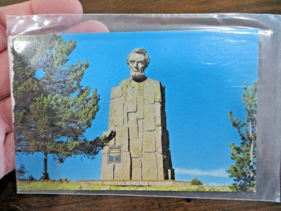 PRESIDENT LINCOLN MONUMENT ON INTERSTATE 80 LARAMIE & CHEYENNE WY POST CARD