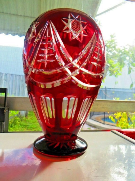 Ruby red clear cut glass display vase beautiful designs and beautiful in light
