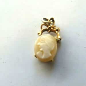 VICTORIAN CAMEO PENDANT CHARM FOR NECKLESS