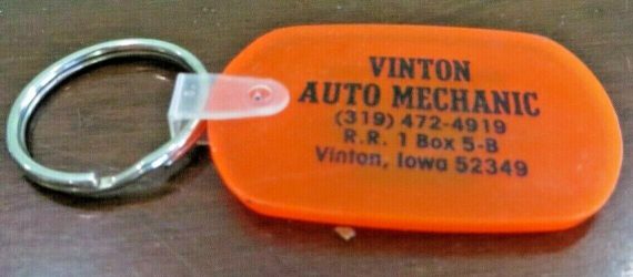 Vinton Auto Body,Vinton Auto Mechanic, R.R.1 Vinton Iowa vintage rubber keychain