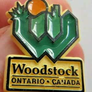 WOODSTOCK ONTARIO CREST CANADIAN SOUVENIR LAPEL HAT PIN