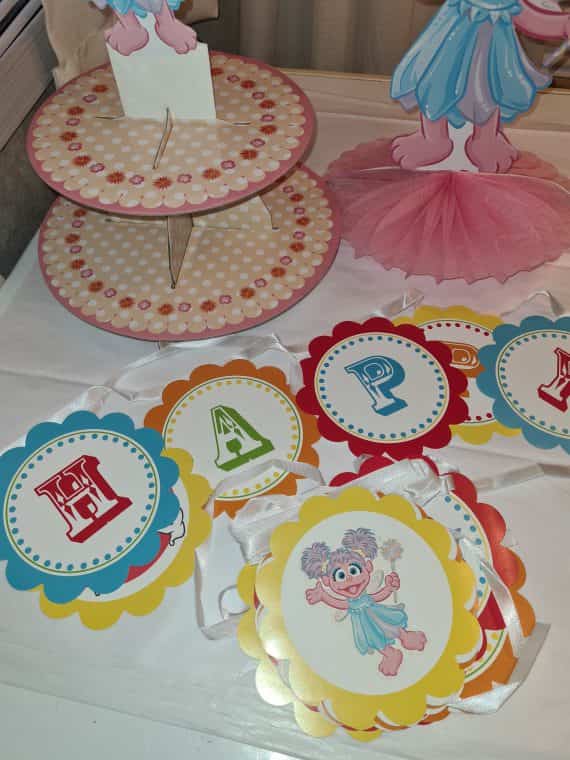 abby-cadabby-parrty-lot-3-pc-centerpiece-cupcake-stand-banner
