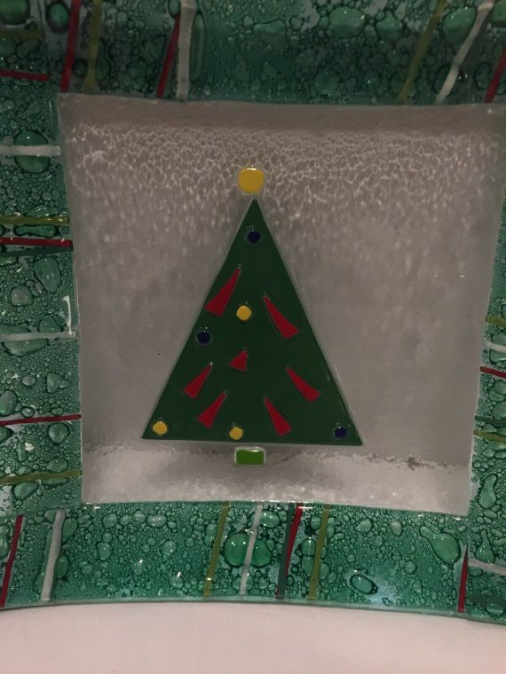 gorham-christmas-splendor-fused-glass-square-tree-plate-raised-3d