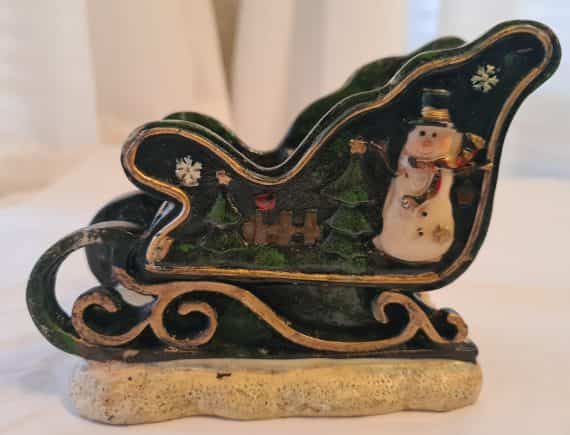 santa-with-xmas-list-and-sleigh-christmas-figurines-jubilee-giftware-resin-orl