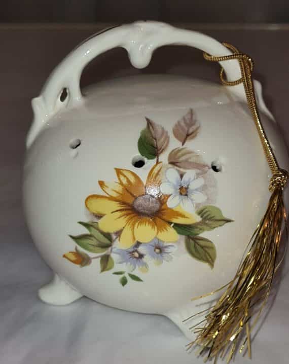 ceramic-pomander-footed-handled-sachet-gold-trim-tassel-white-yellow-flowers