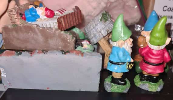 miniature-dollhouse-fairy-garden-3-gnomes-3-doors-wishing-well-7-pc-lot-new