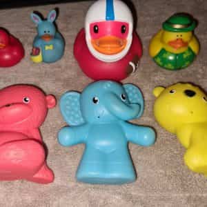Infantino Tub O’ Toys 9 Rubber Toys Animals ducks and a ball