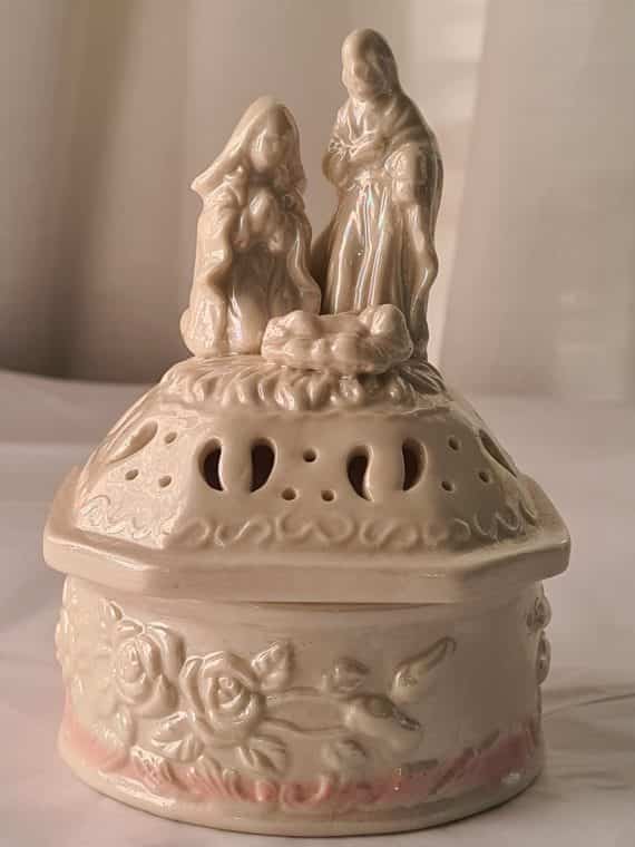 Nativity Trinket Box Mary Joseph Baby Jesus In Manger Pearlescent Porcelain -ORL