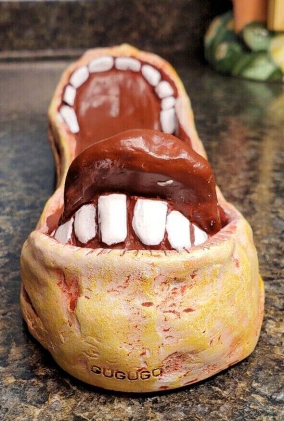 big-mouth-incense-burner-holder-resin-yawning-screaming-in-excellent-condition