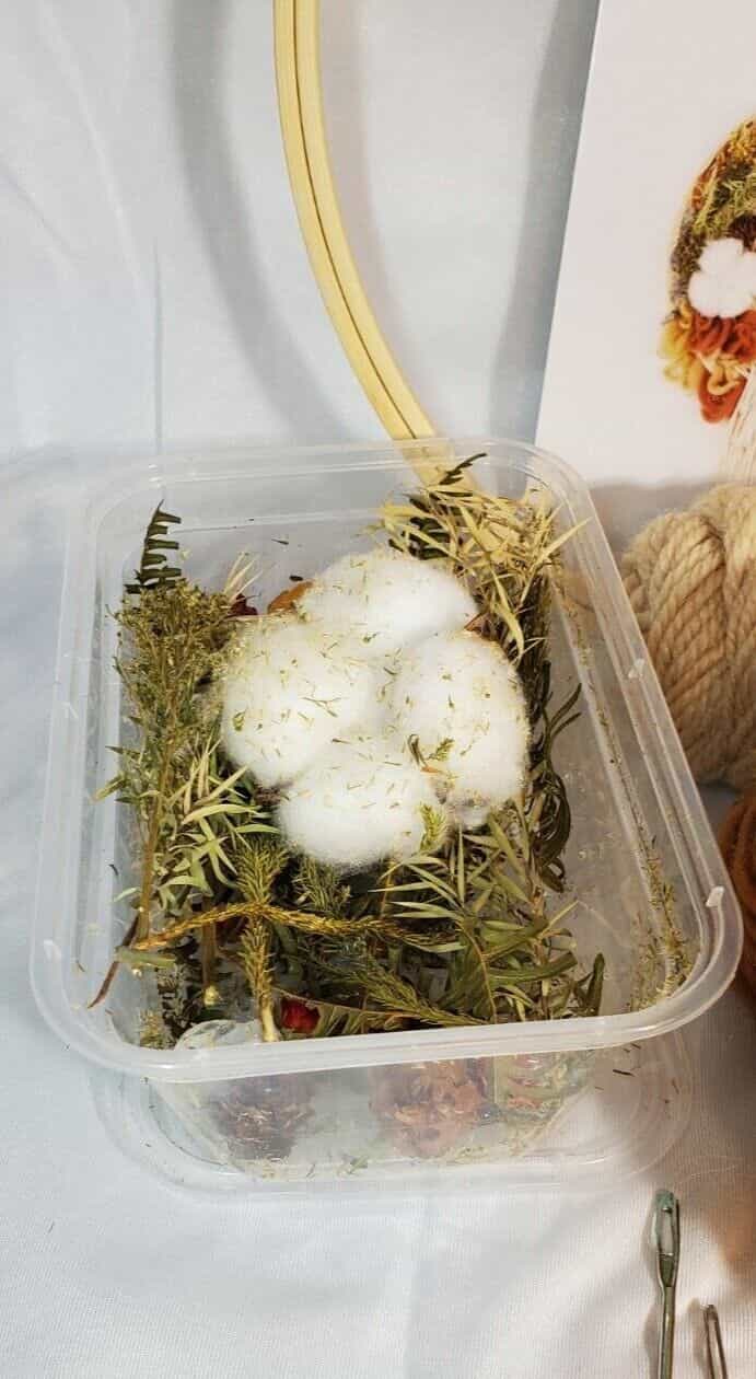 weaving-kit-late-autumn-wool-and-cotton-dried-botanicals