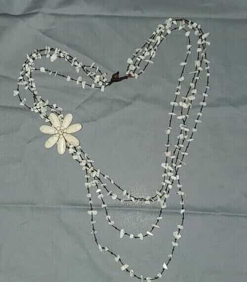 white-turquoise-flower-necklace-in-great-condition-offset-flower