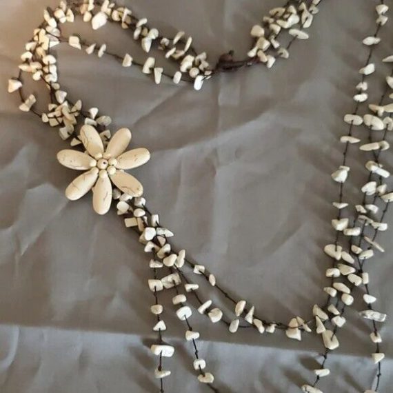 white-turquoise-flower-necklace-in-great-condition-offset-flower