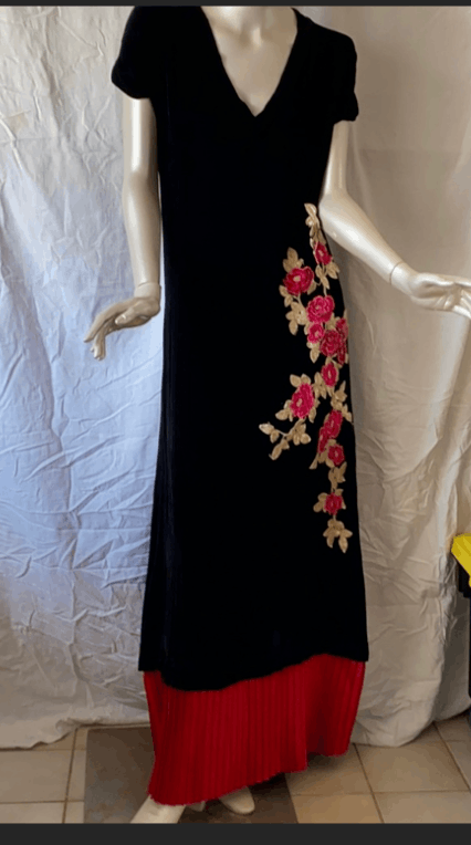 black-velvet-floor-length-dress-with-roses-size-large