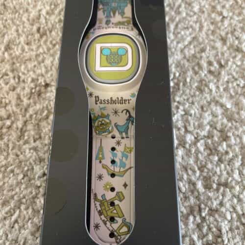 disney-parks-2023-magic-kingdom-fantasyland-passholder-magic-band-plus-linkable