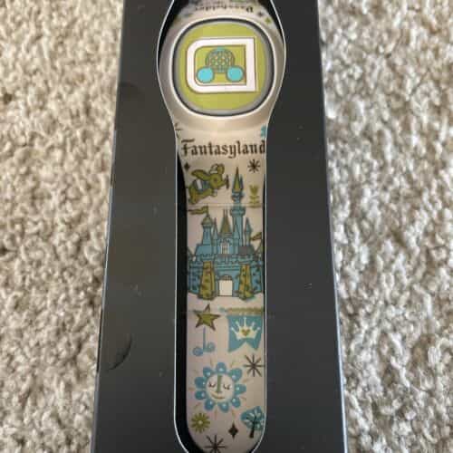 disney-parks-2023-magic-kingdom-fantasyland-passholder-magic-band-plus-linkable