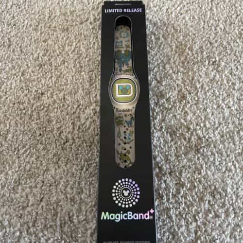 disney-parks-2023-magic-kingdom-fantasyland-passholder-magic-band-plus-linkable