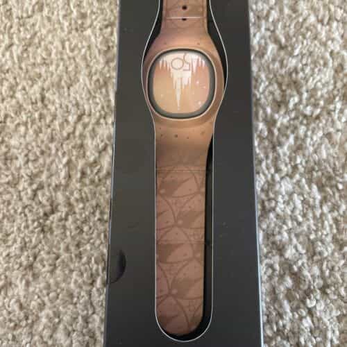 new-disney-2022-50th-anniversary-cinderella-castle-magic-band-plus-linkable