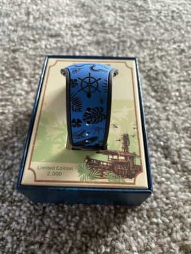 new-disney-parks-2021-jungle-cruise-movie-limited-edition-magicband-in-hand