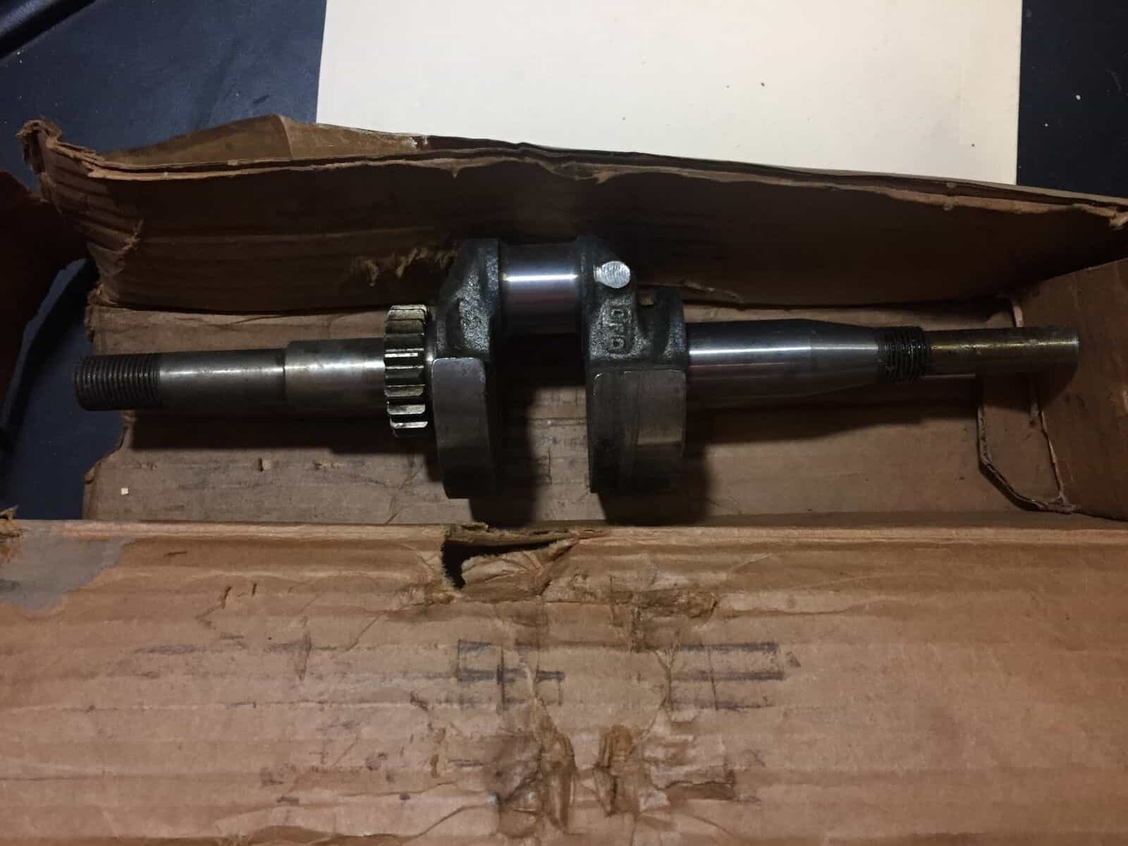 GENUINE BRIGGS & STRATTON CRANKSHAFT 260182 Discontinued Item
