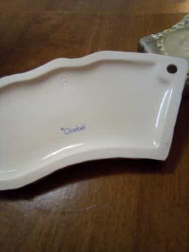 hummel-figurine-display-grass-base-right-and-left-set