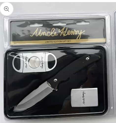 uncle-henry-fixed-blade-cigar-cutter-and-lighter-combo-clam-pack-1200439
