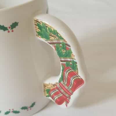 merry-christmas-wreath-handle-8-oz-mug