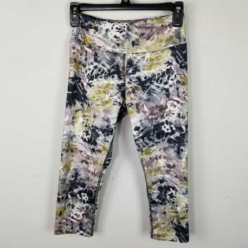 kos-usa-capri-leggings-with-simply-styled-gray-tank