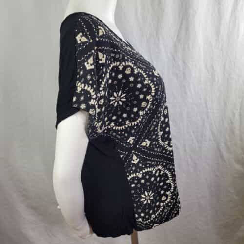 discreet-black-blouse-with-geometric-design