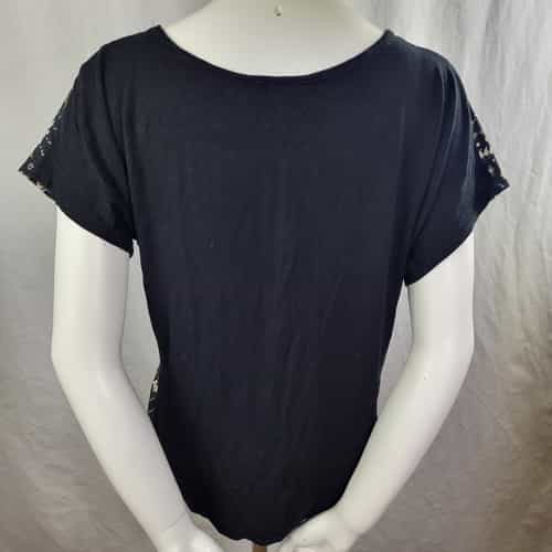 discreet-black-blouse-with-geometric-design