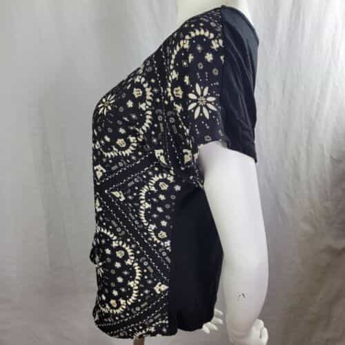 discreet-black-blouse-with-geometric-design